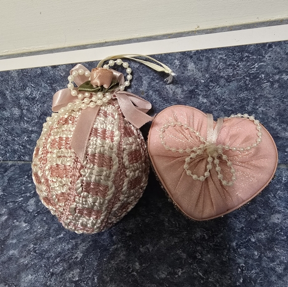 VTG PUSHPIN CHRISTMAS ORNAMENTs Pink White Faux Pearls Heart - Picture 1 of 9